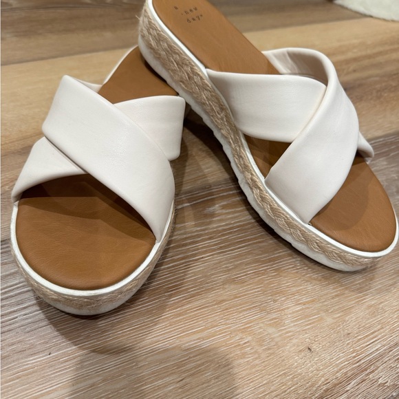 Target White and Black Sandals Versatile Summer Footwear - Picture 2 of 5